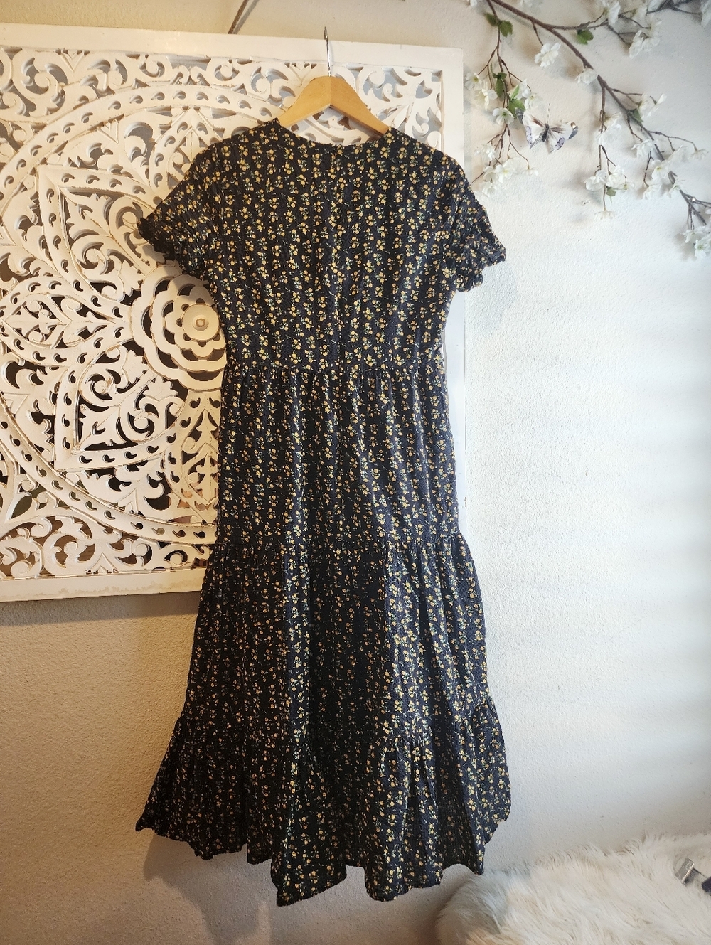 JESSAKAE BLACK WHIT YELLOW FLOWERS ALL AROUND DRESS NECK SHORT SLEEVE MEDIUM - Picture 15 of 16